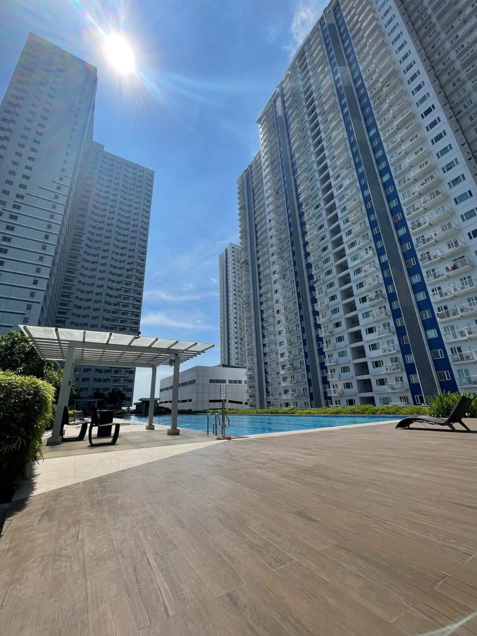 Property building, Natural landscape, Pool view, Swimming pool, Swimming pool, sunbed