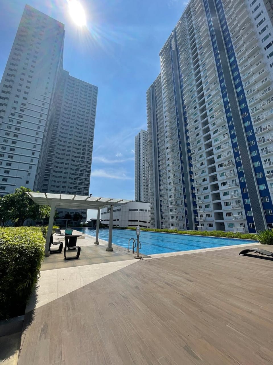 Property building, Natural landscape, Pool view, Swimming pool, Swimming pool, sunbed