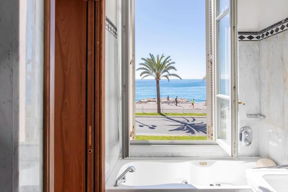 #15 Staywizus -Sea front Villa AC stunning view for 6 people wifi Apartment in Nice