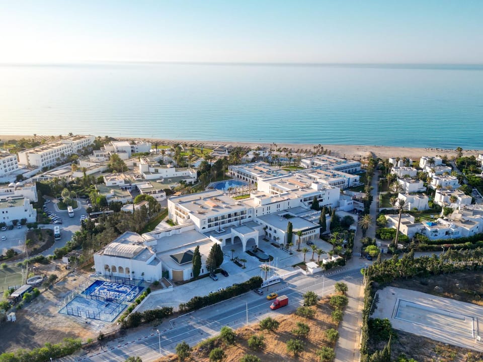 Bird's eye view, Beach, City view, Street view, Location