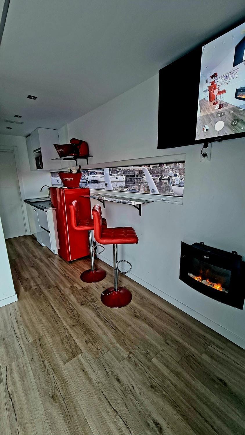 Living room, fireplace, heating, kitchen