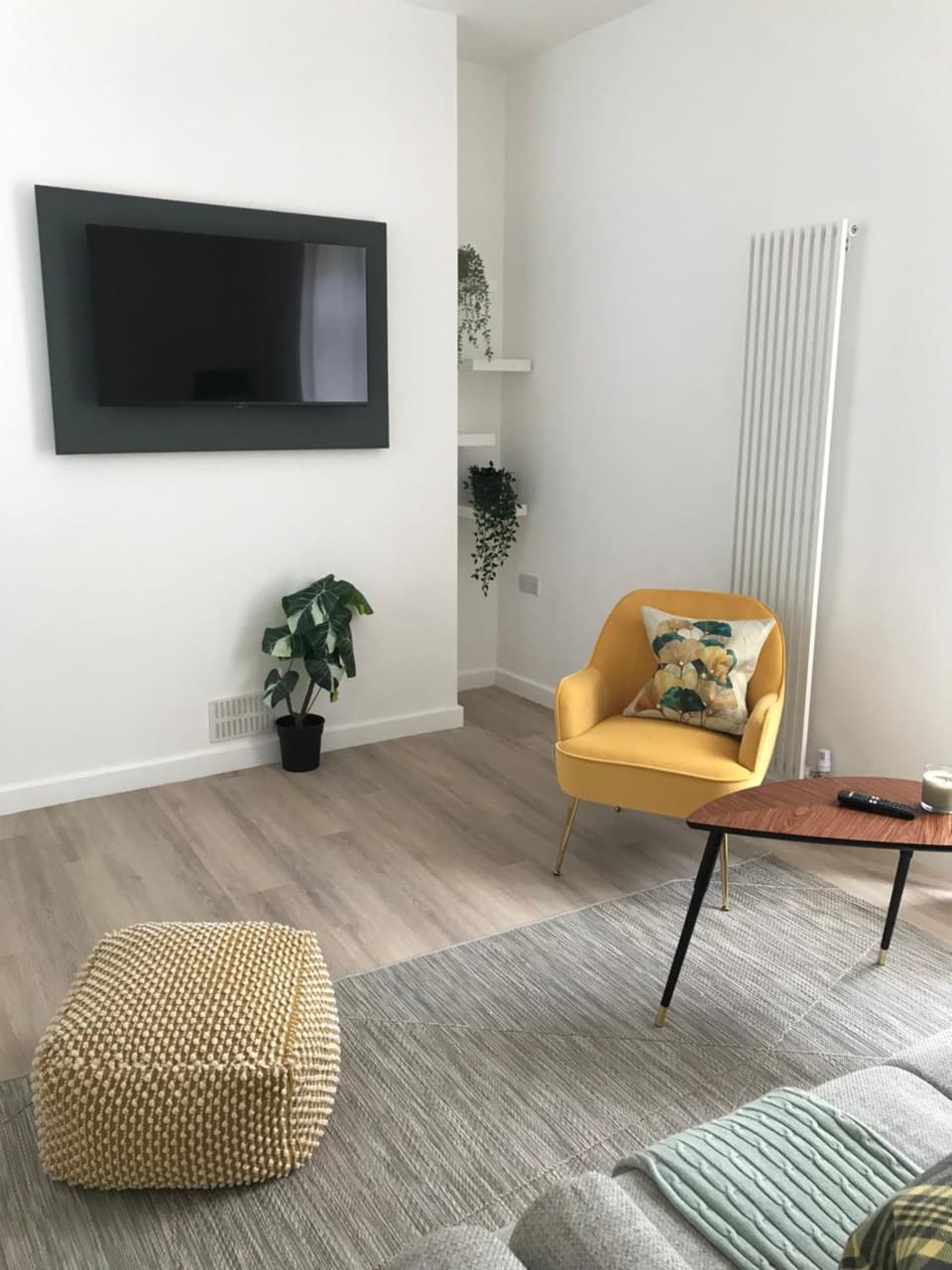 TV and multimedia, Living room, Seating area, internet