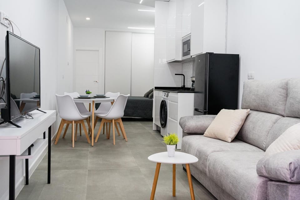 Communal lounge/ TV room, TV and multimedia, Kitchen or kitchenette, Living room, Seating area, Dining area