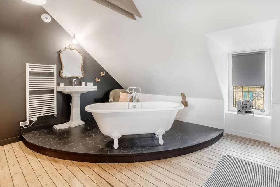 Bathroom, Bath