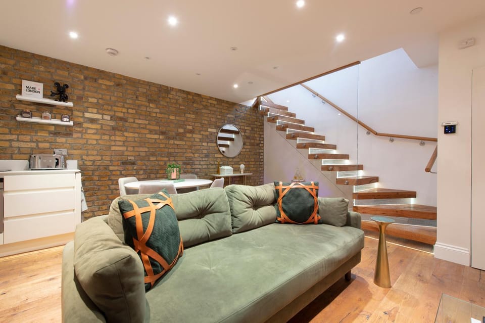 Kitchen or kitchenette, Living room, Seating area