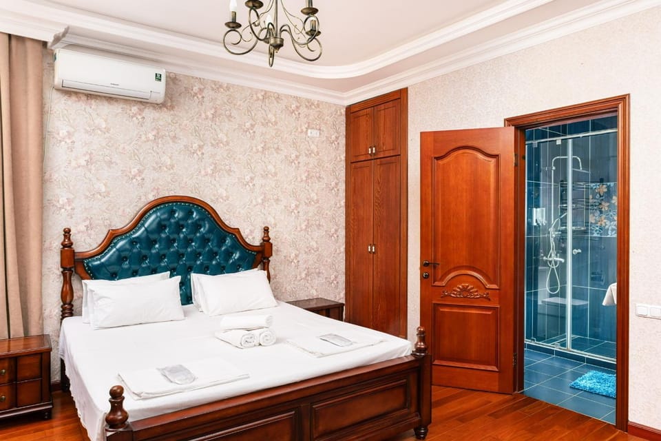 Bed, Bedroom, towels, air conditioner