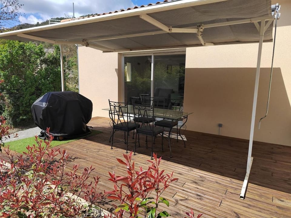 Gîte La Bauge 1 à 7 personnes 26400 Montclar sur Gervanne House in Provence