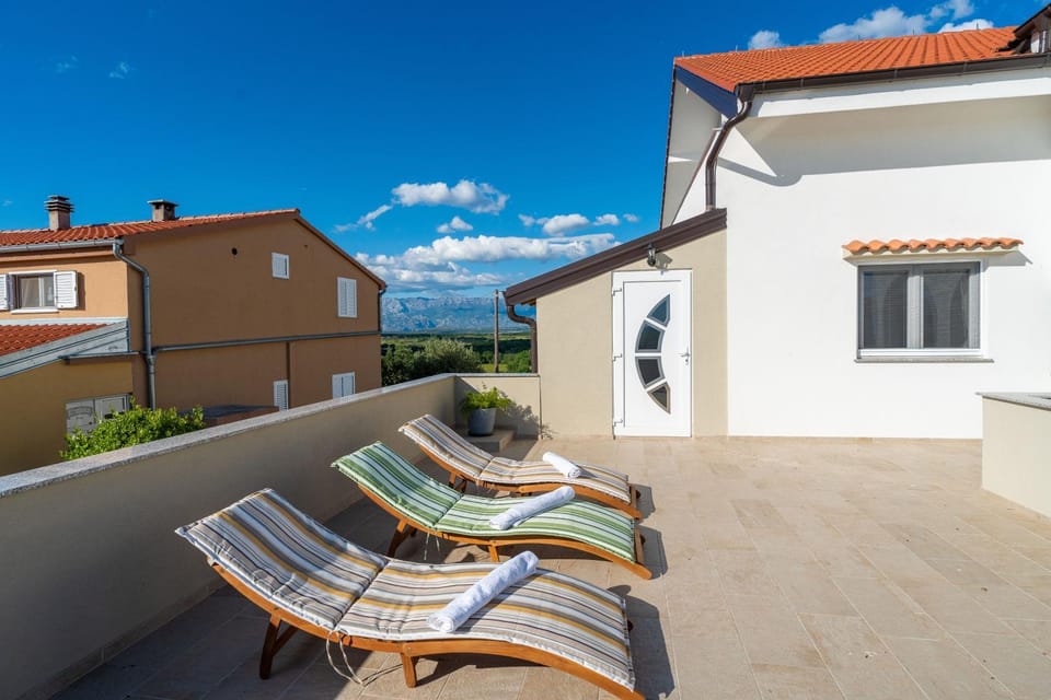 Property building, View (from property/room), Balcony/Terrace, sunbed
