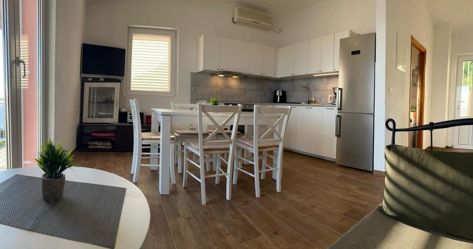 Kitchen or kitchenette, Living room, Seating area, Dining area, oven, air conditioner