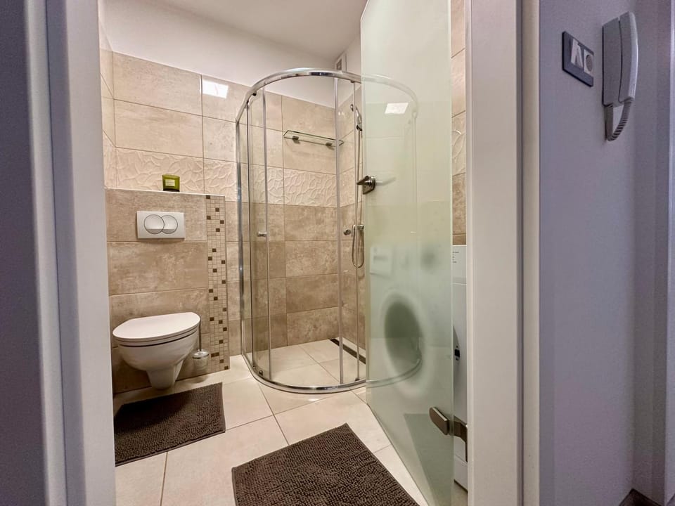 Shower, Bathroom, towels