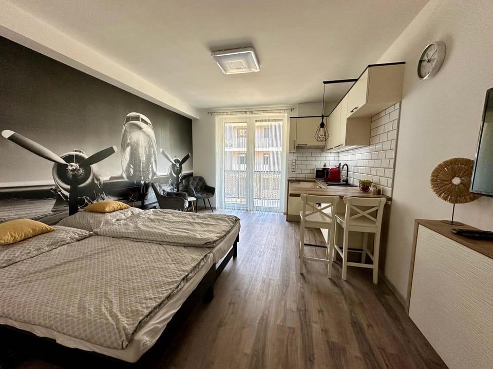 Bed, Kitchen or kitchenette