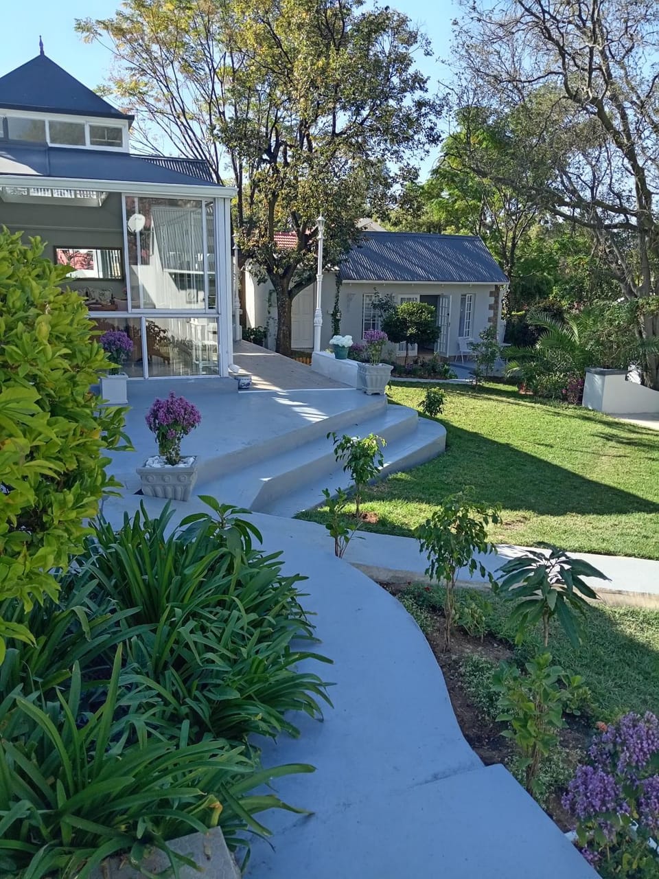 Property building, Spring, Day, Garden, Garden view