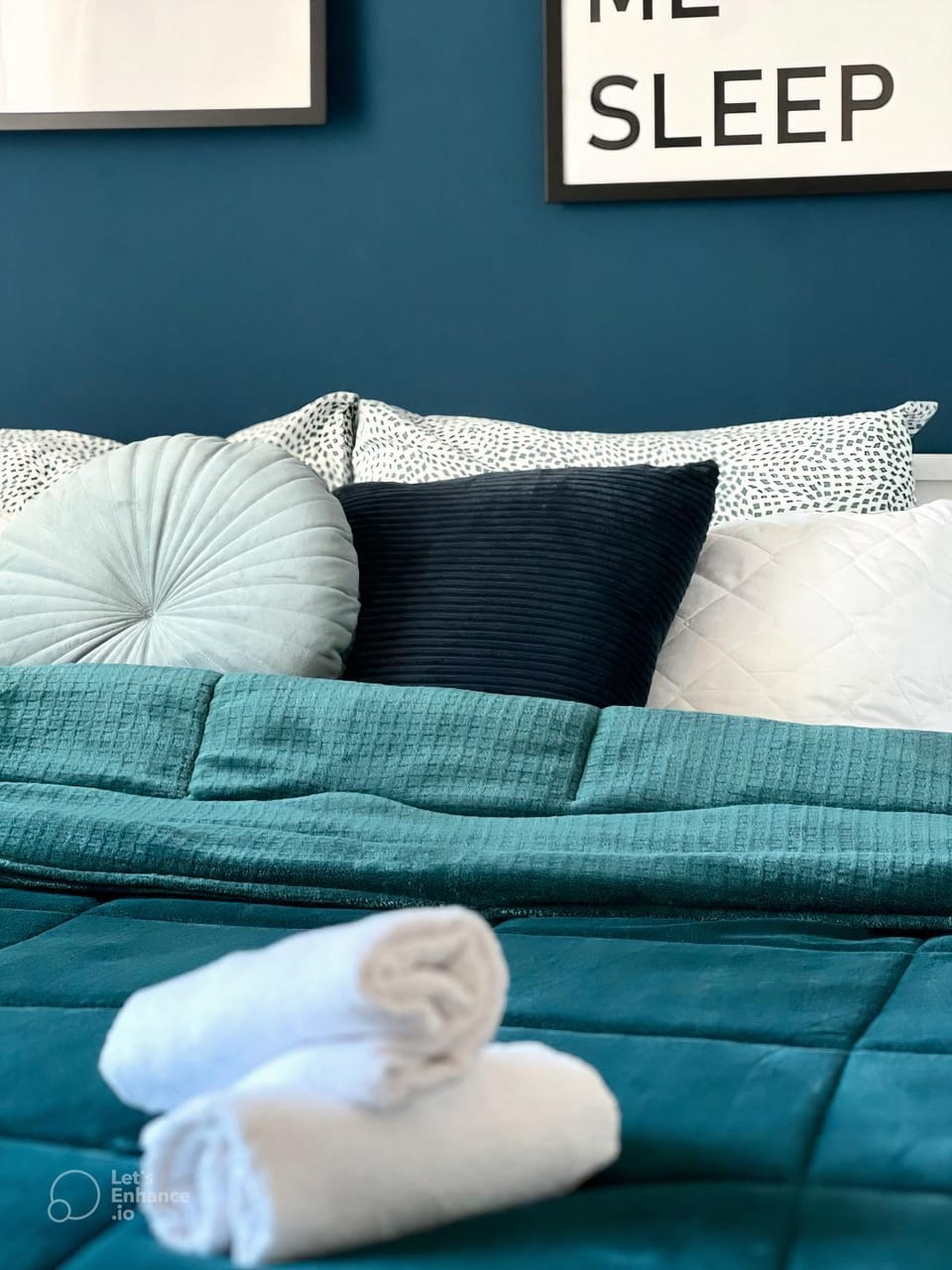 Bed, Photo of the whole room, Bedroom, towels