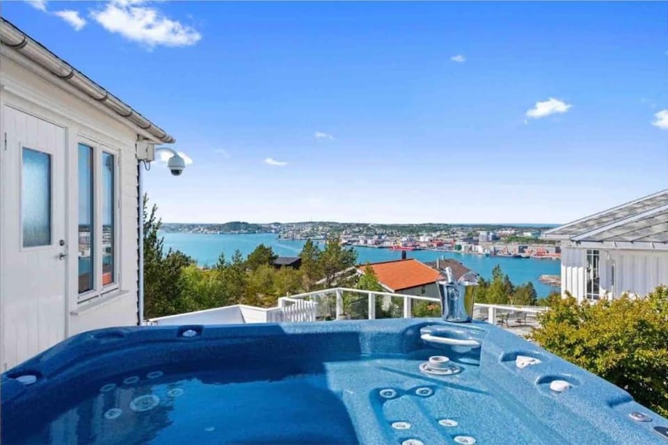 Nearby landmark, View (from property/room), City view, Sea view, Swimming pool