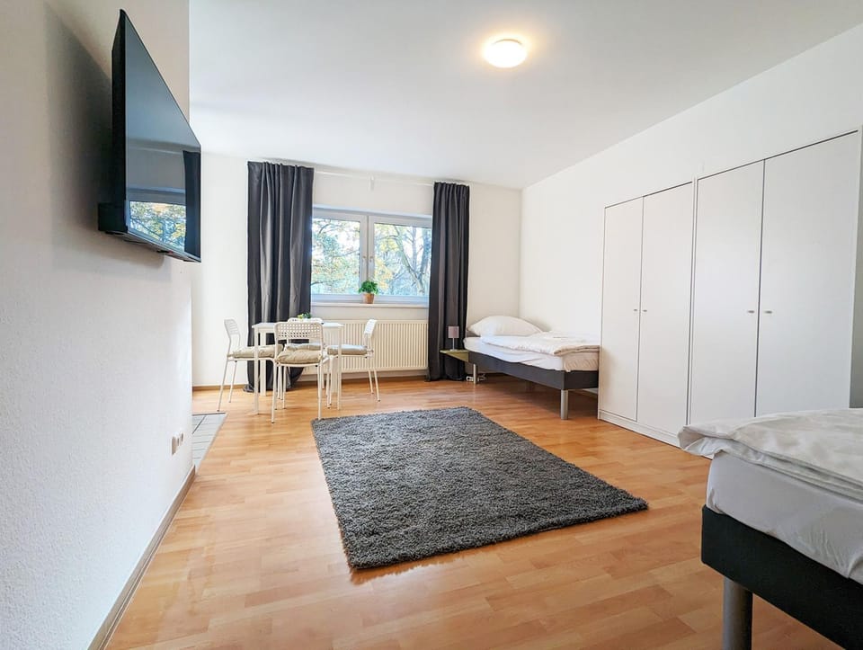 Bed, TV and multimedia, Photo of the whole room, Bedroom, wardrobe