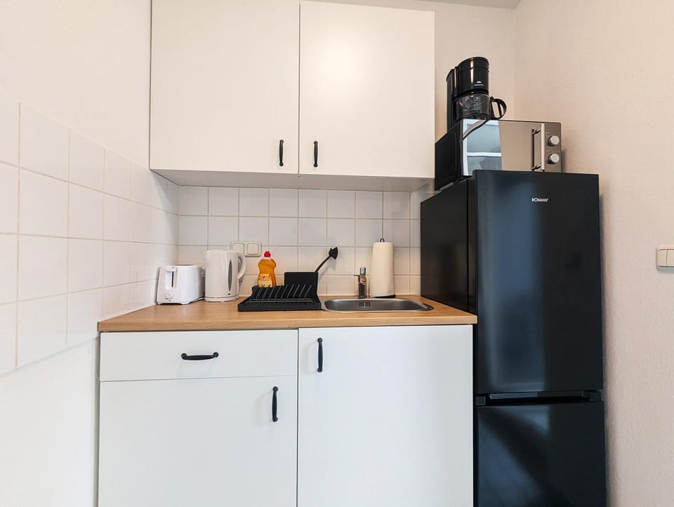Coffee/tea facilities, Kitchen or kitchenette, oven, stove, toaster