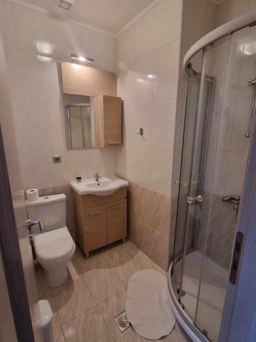 Shower, Toilet, Bathroom