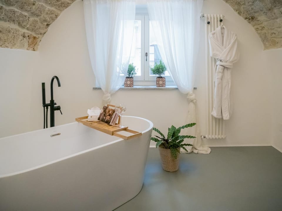 Bathroom, Bath, towels