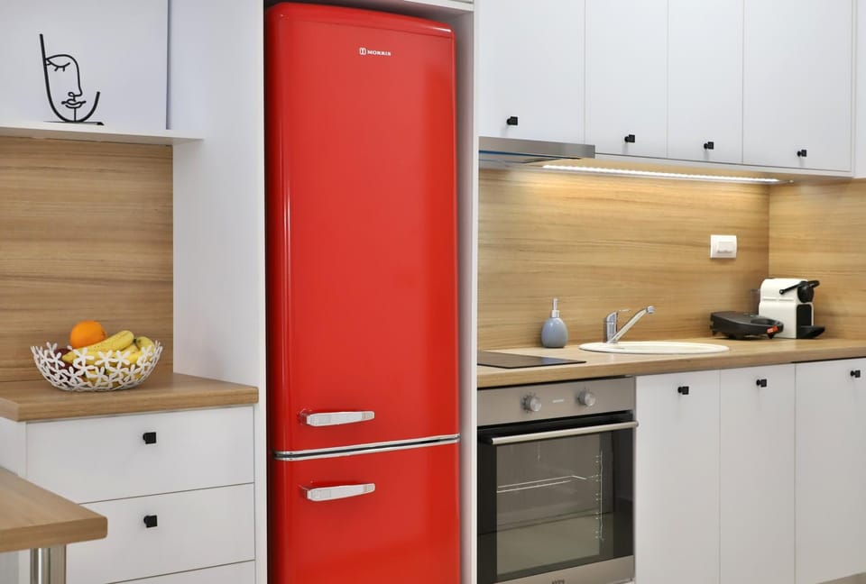 Coffee/tea facilities, Kitchen or kitchenette, oven, pet friendly, stove
