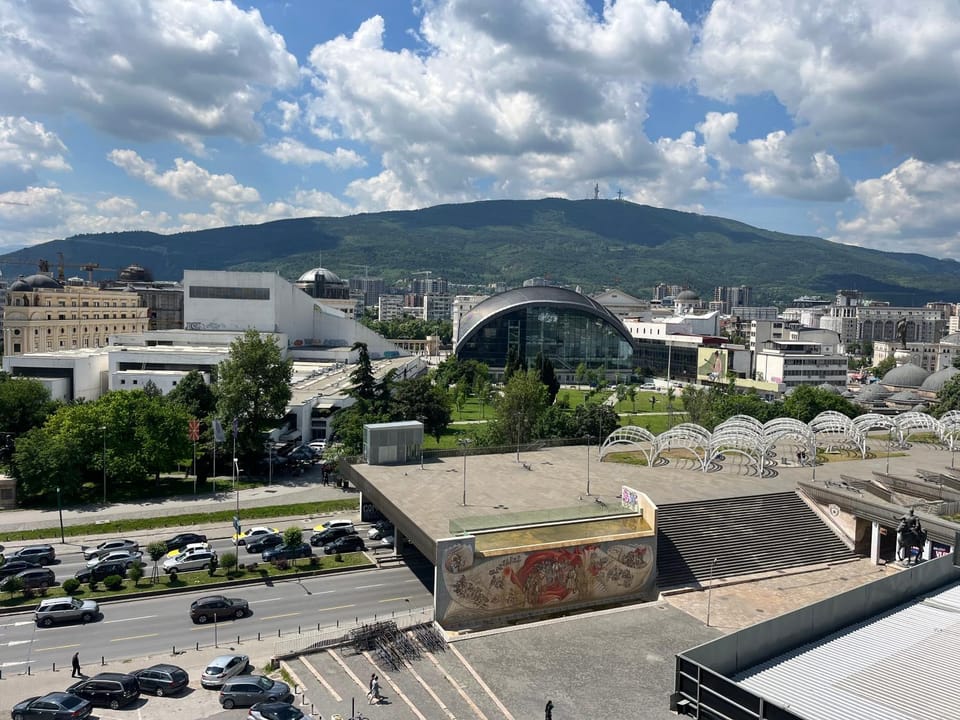 Day, Natural landscape, Bird's eye view, City view, Mountain view, Street view, Location