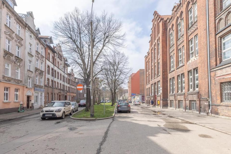 Property building, Neighbourhood, Street view, Parking