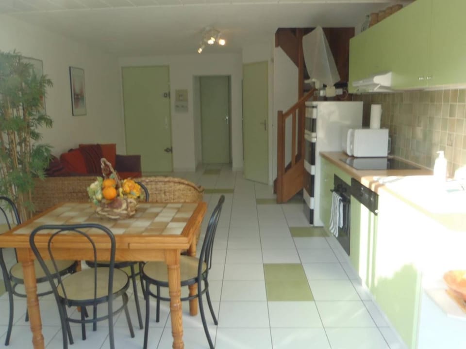Kitchen or kitchenette, Living room, Dining area