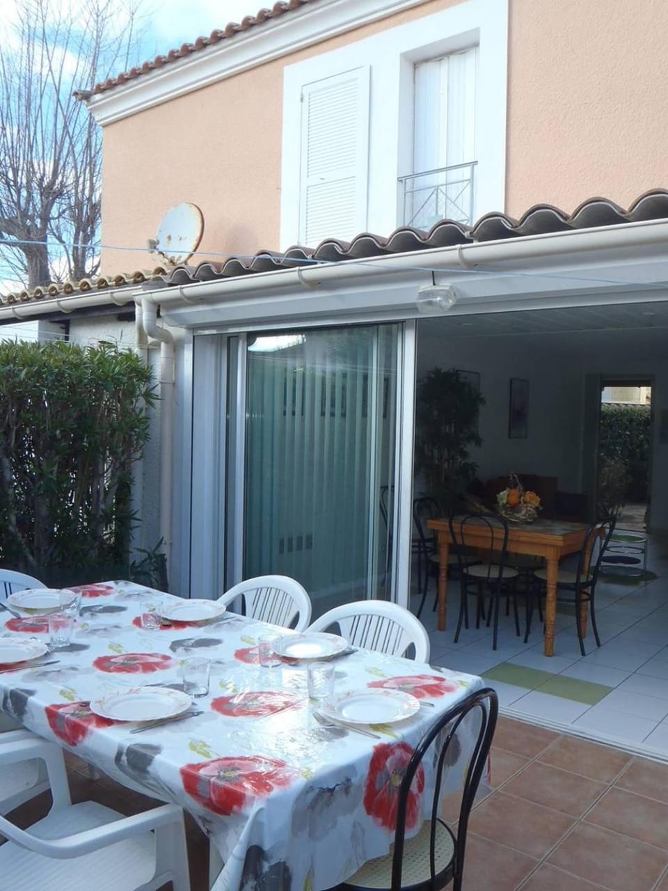 Patio, Dining area