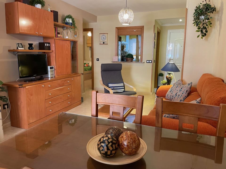 TV and multimedia, Kitchen or kitchenette, Living room, Seating area
