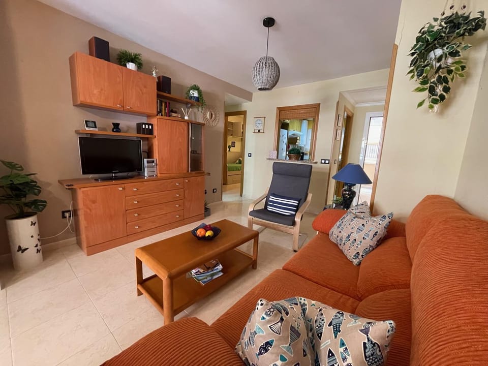 Communal lounge/ TV room, TV and multimedia, Kitchen or kitchenette, Living room, Dining area, Evening entertainment