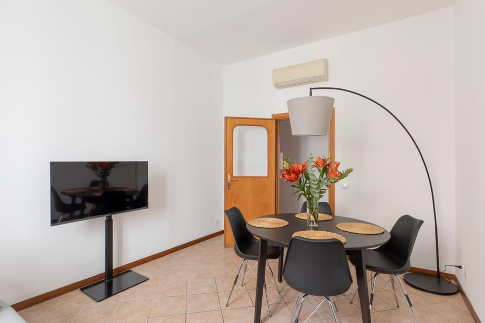 TV and multimedia, Living room, Dining area