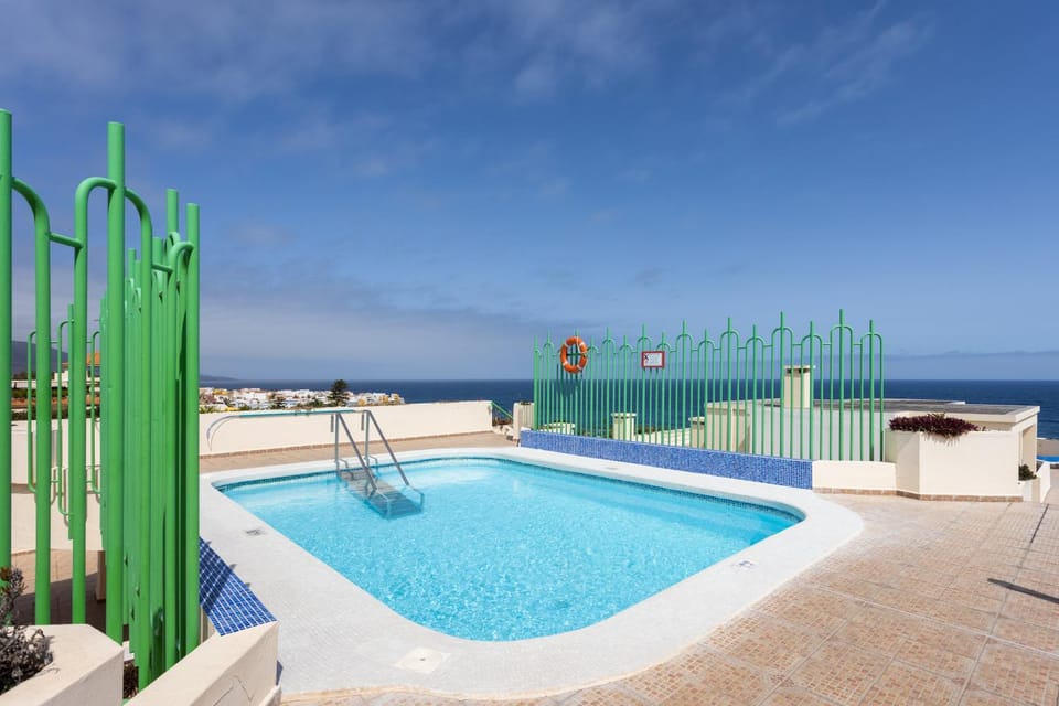 Sea view, Swimming pool, sunbed