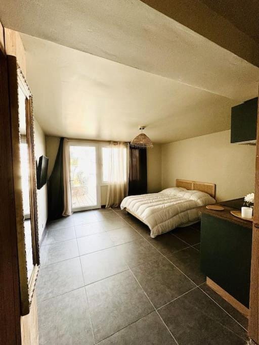 Bed, Photo of the whole room