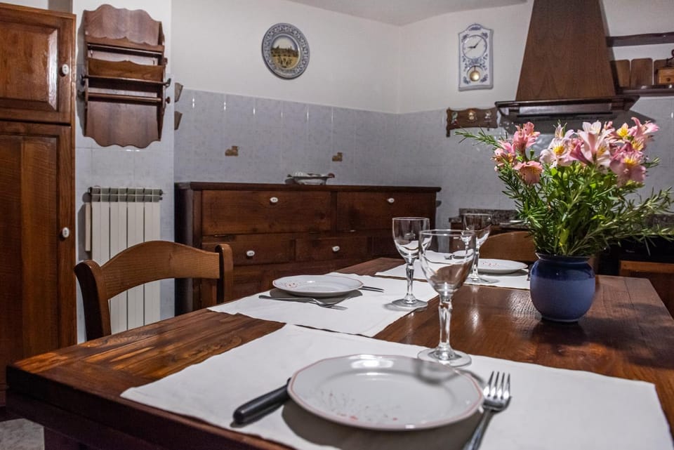 Dining area, kitchen