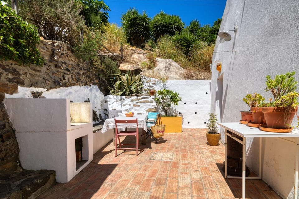 Casa Limao old city Aljezur charming house with private patio and marvelous view House in Faro District