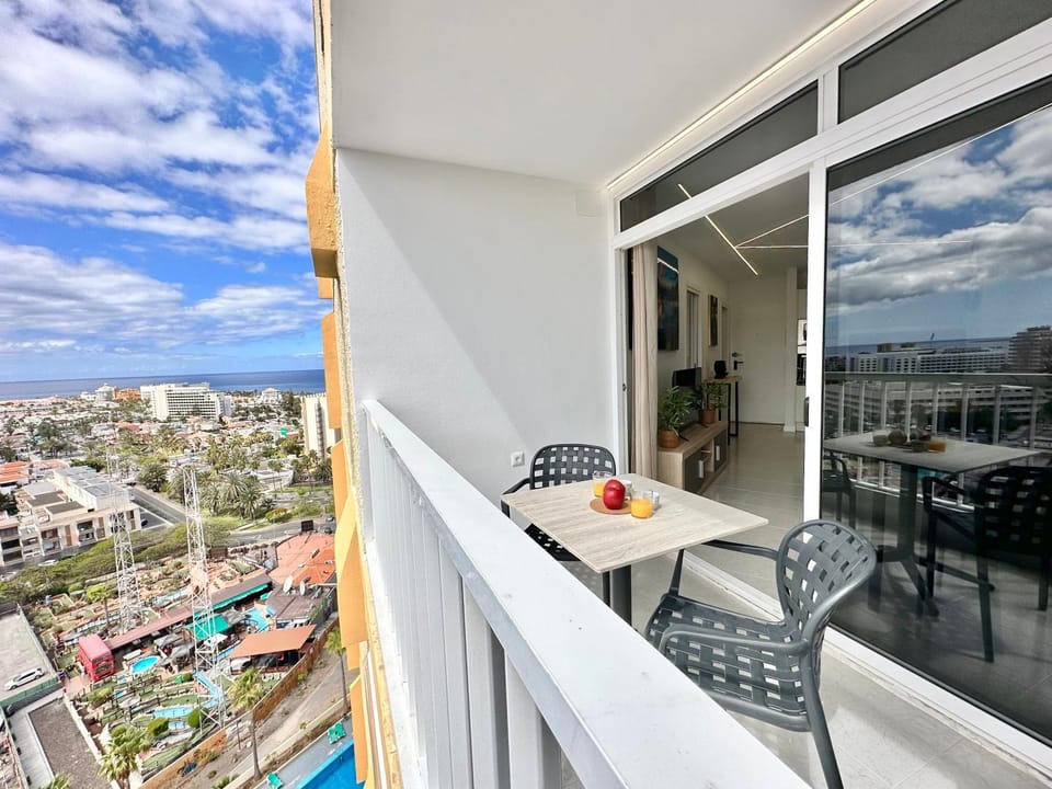 View (from property/room), Balcony/Terrace, Dining area