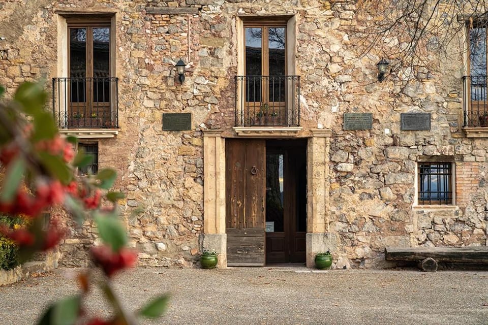 Facade/entrance, Day, Landmark view