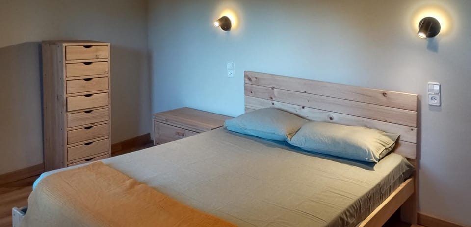 Bed, Photo of the whole room