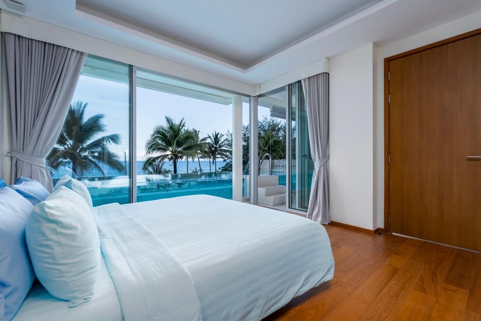 Bed, Bedroom, Sea view