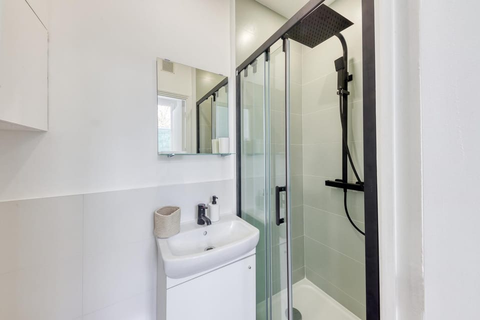 Shower, Bathroom, towels