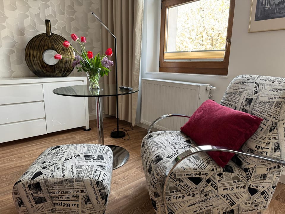 Living room, Seating area