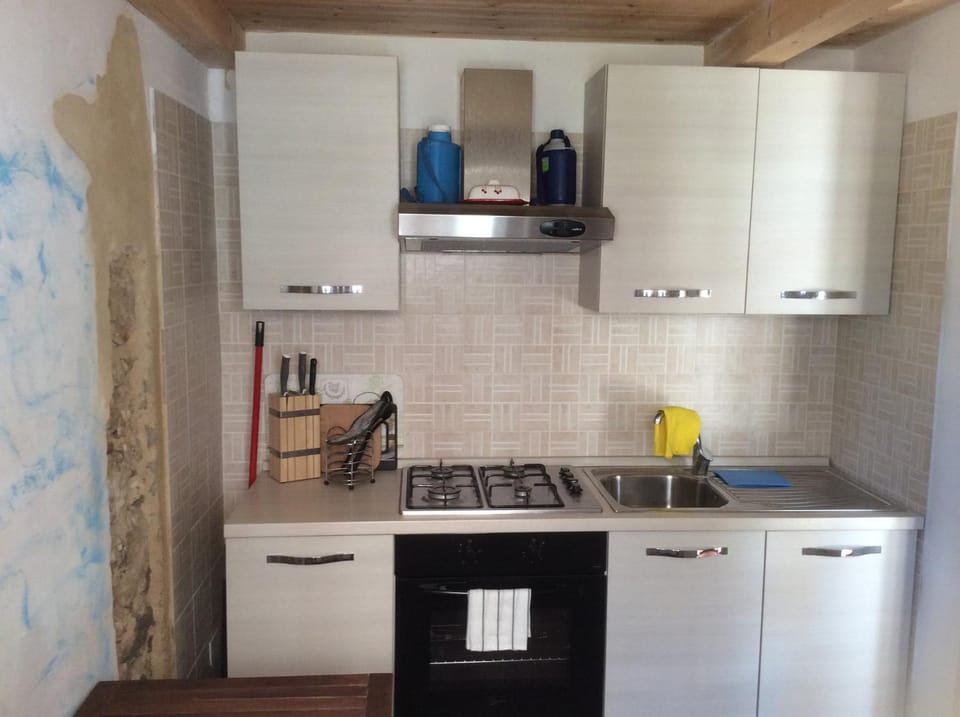 Kitchen or kitchenette, kitchen, kitchen