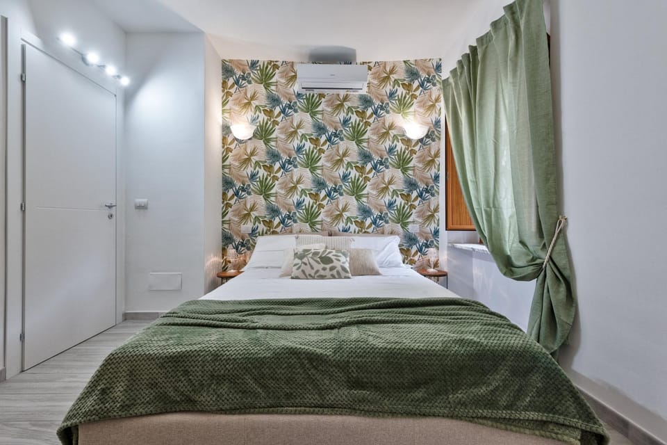 Bed, Bedroom, air conditioner