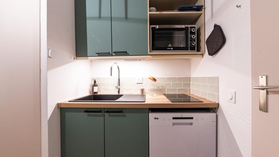 Kitchen or kitchenette