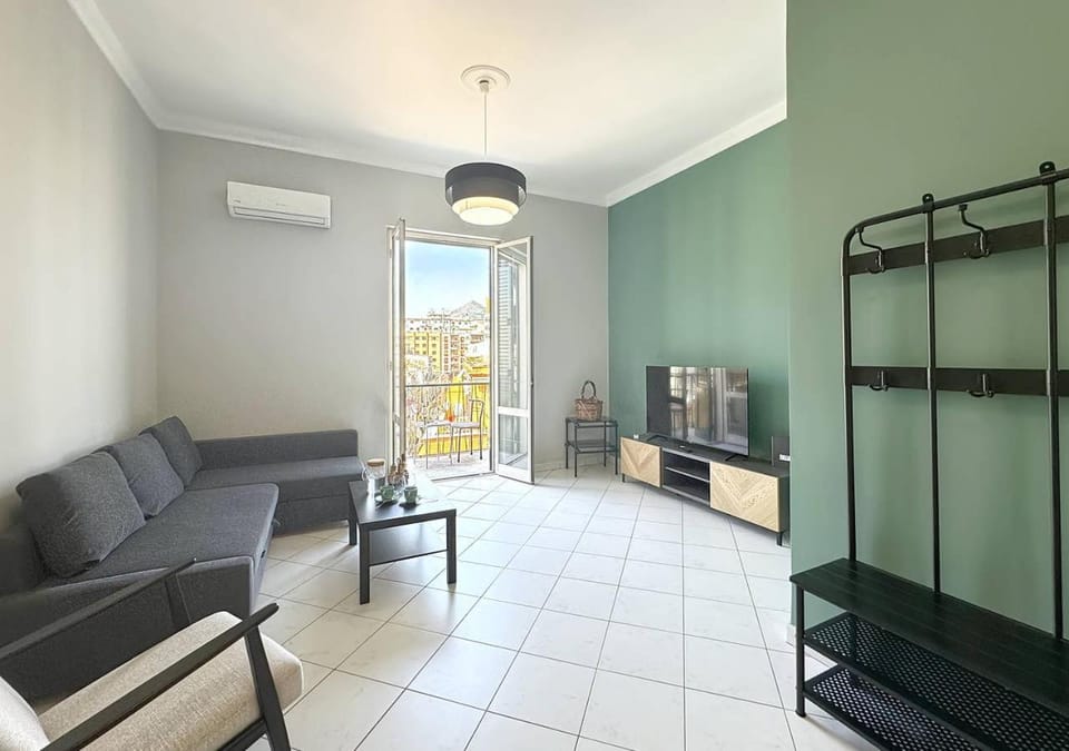 TV and multimedia, Kitchen or kitchenette, Living room, Seating area, Dining area, minibar, oven, pet friendly, air conditioner