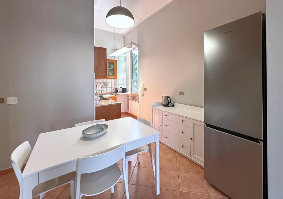 Kitchen or kitchenette, Dining area, minibar, oven, pet friendly, stove