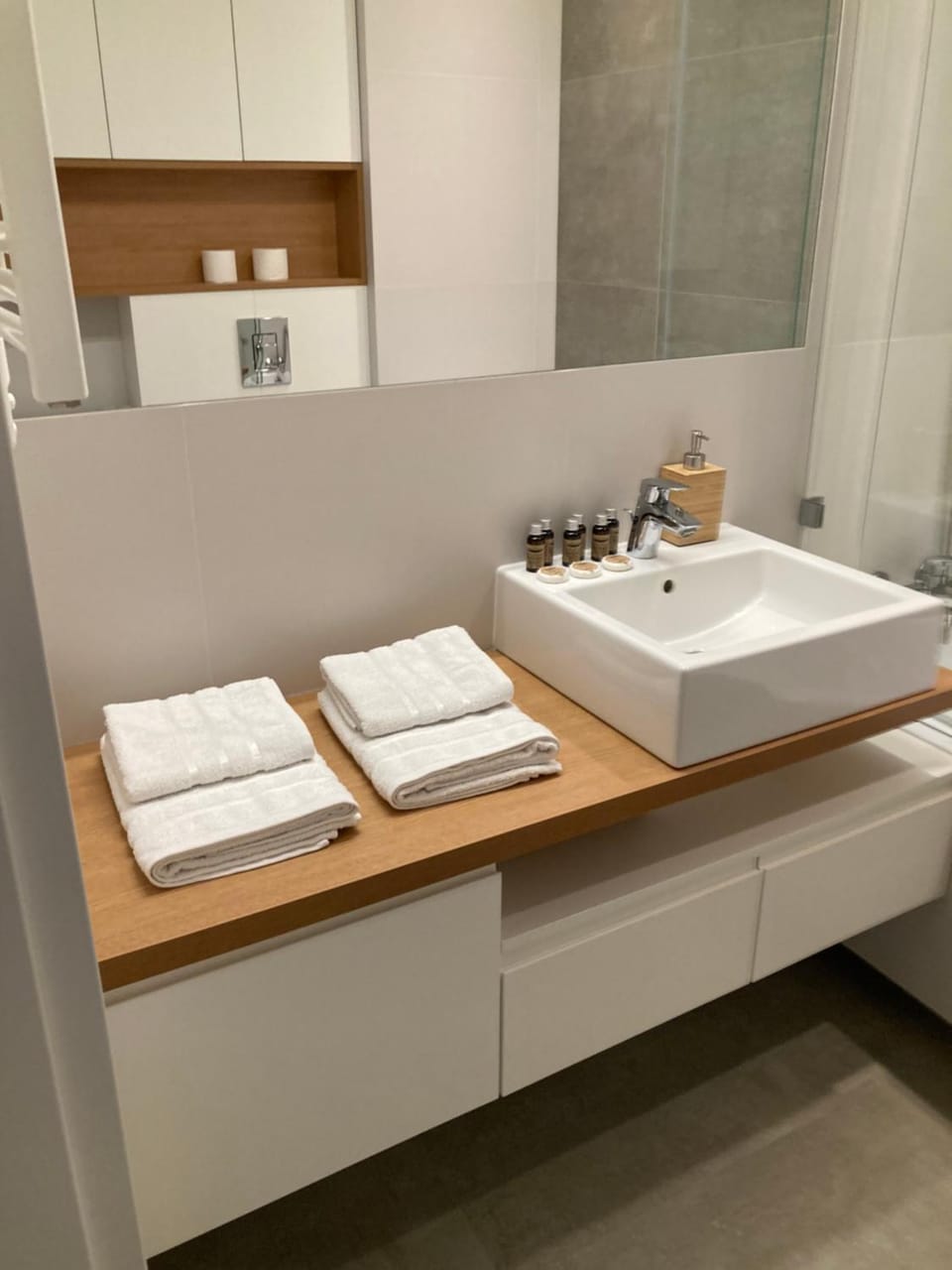 Bathroom, towels