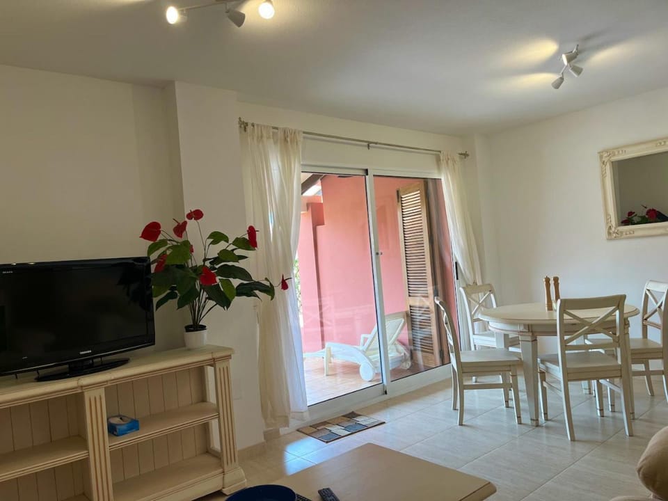 TV and multimedia, Living room, Seating area, Dining area, Evening entertainment, Garden view