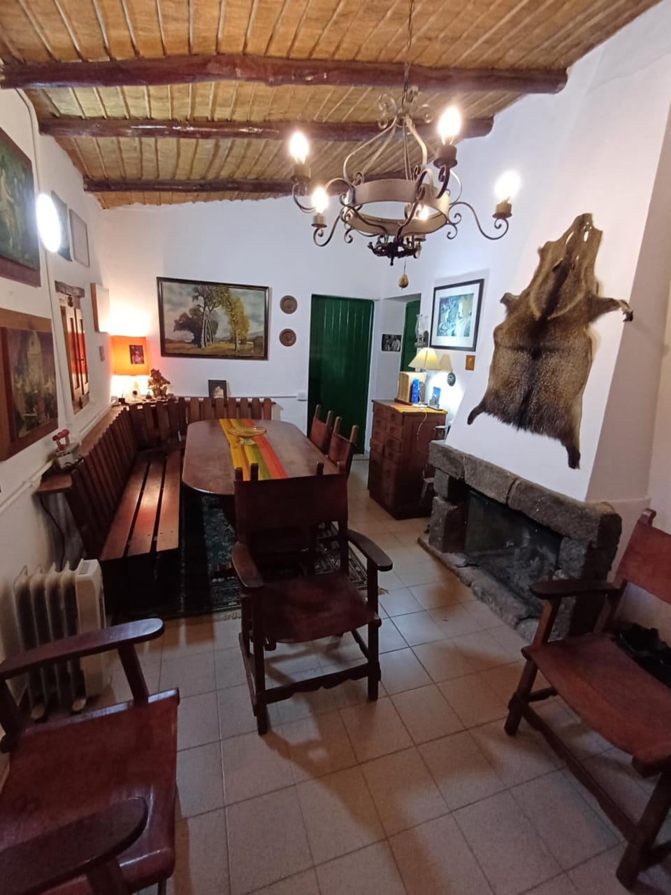 Living room, Dining area, fireplace