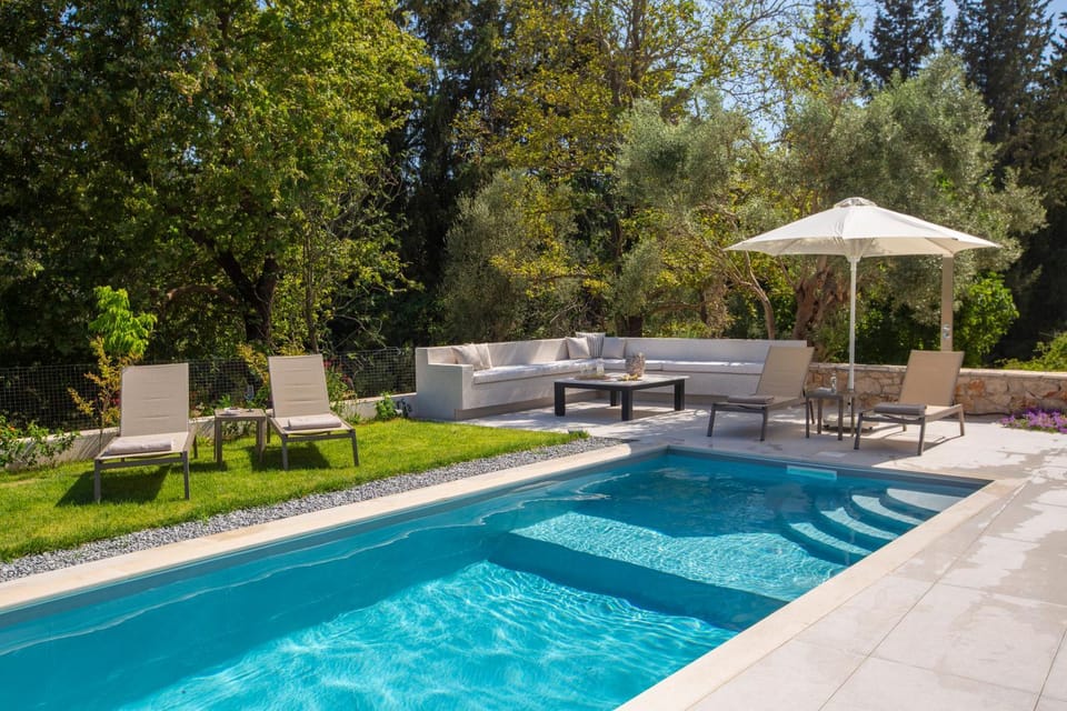 Day, Swimming pool