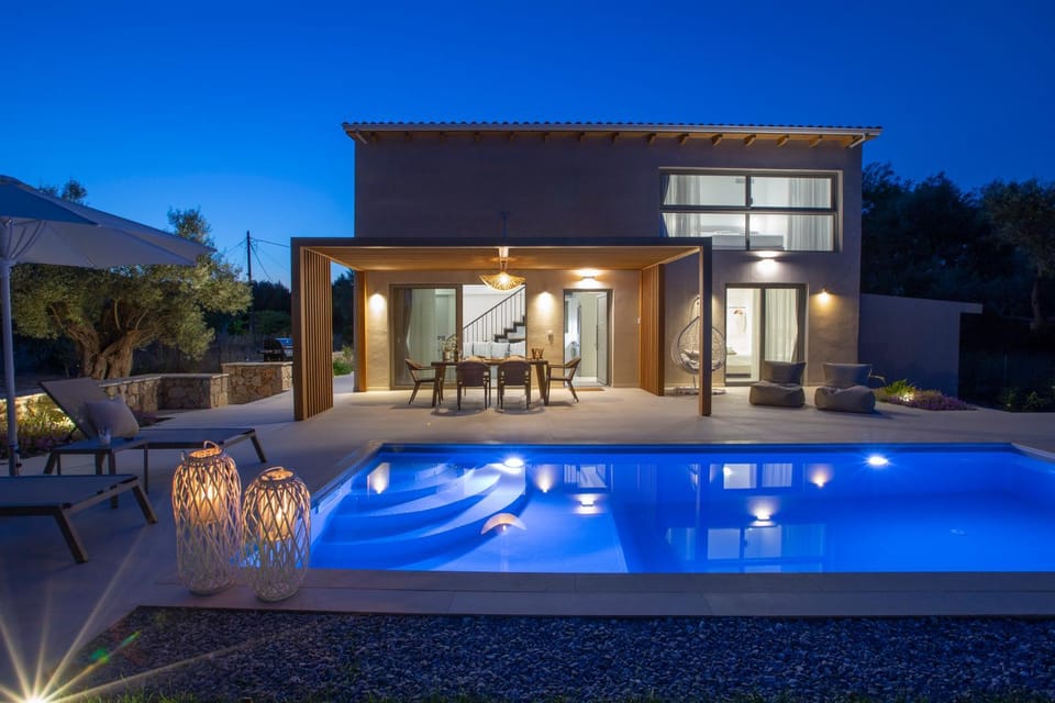 Property building, Patio, Swimming pool, sunbed